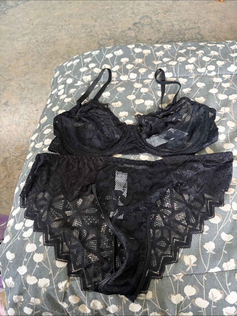 7️⃣2️⃣6️⃣ Black Lace Bra and Panty Set - Women's Intimates